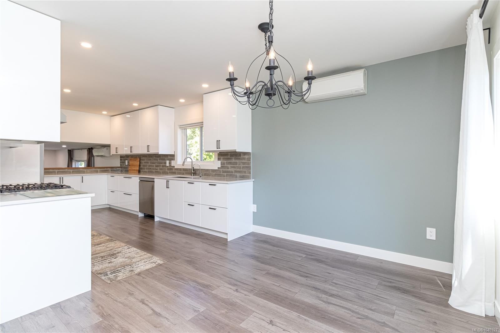 763 Viaduct Ave East, Saanich, BC