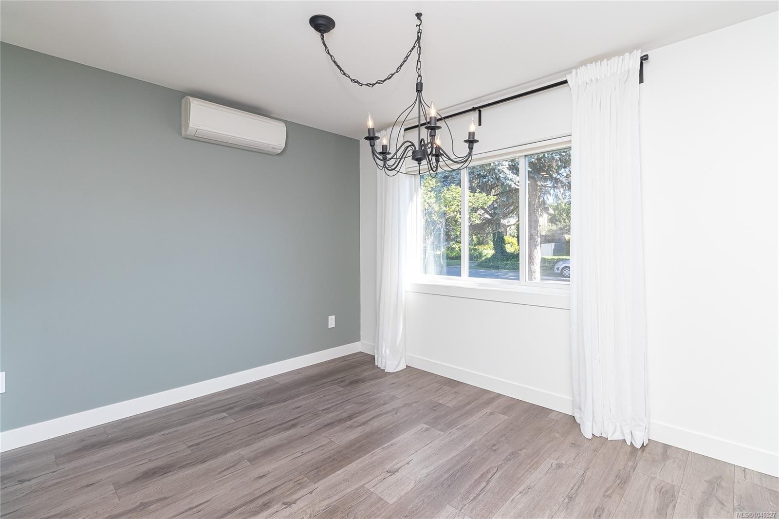 763 Viaduct Ave East, Saanich, BC