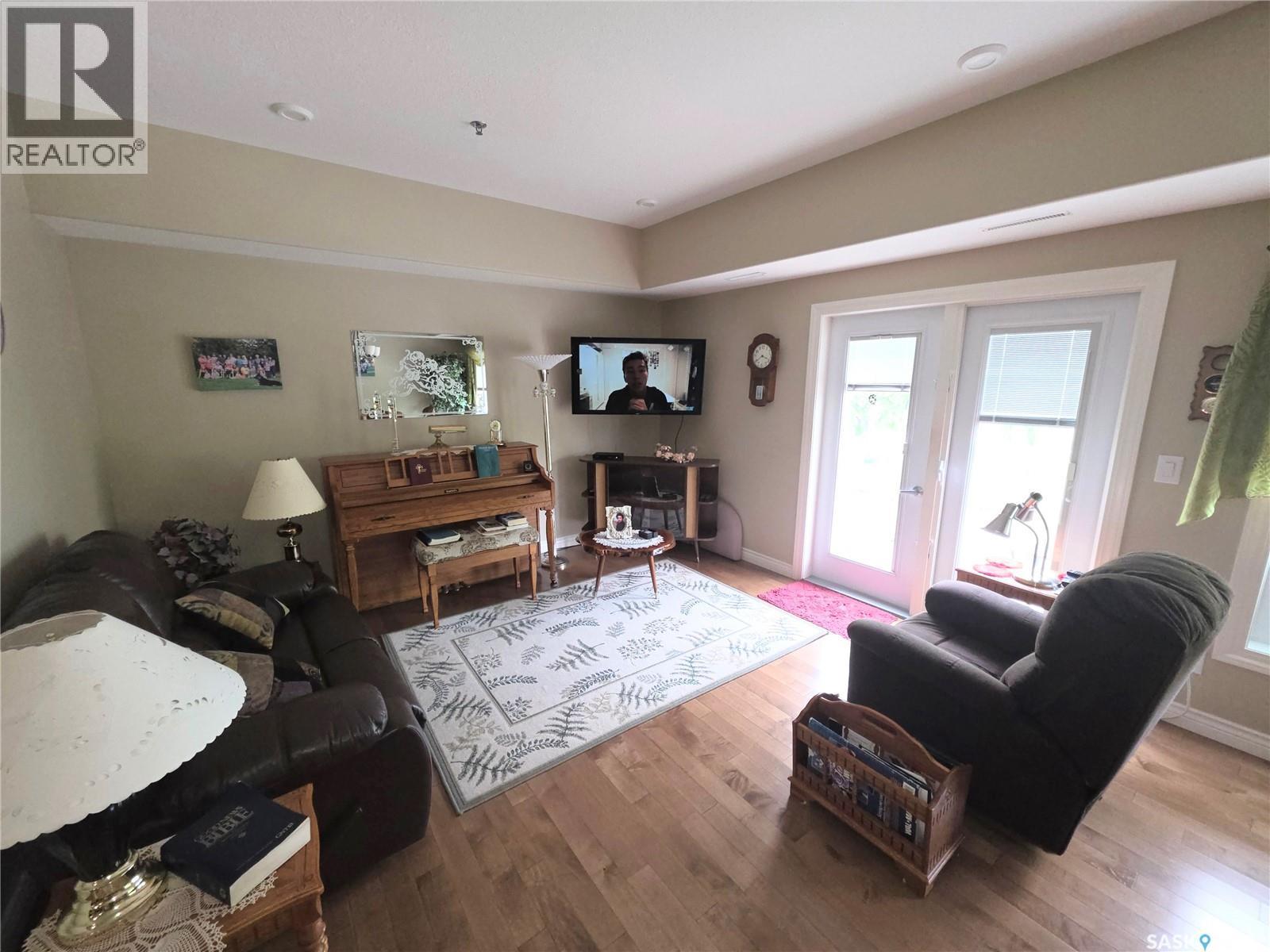 203 510 4Th Avenue, Rosthern, SK