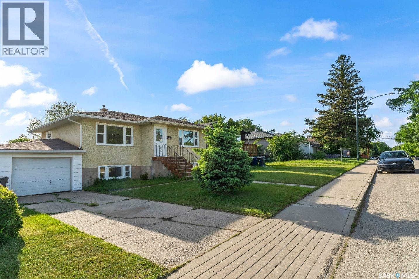 325 V Avenue S, Saskatoon, SK