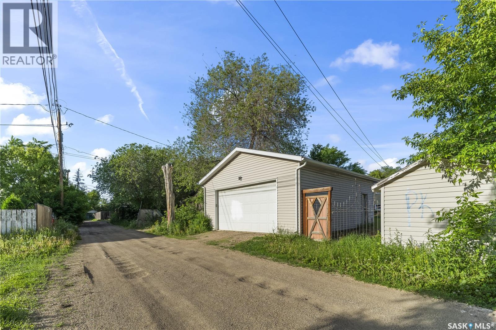 325 V Avenue S, Saskatoon, SK
