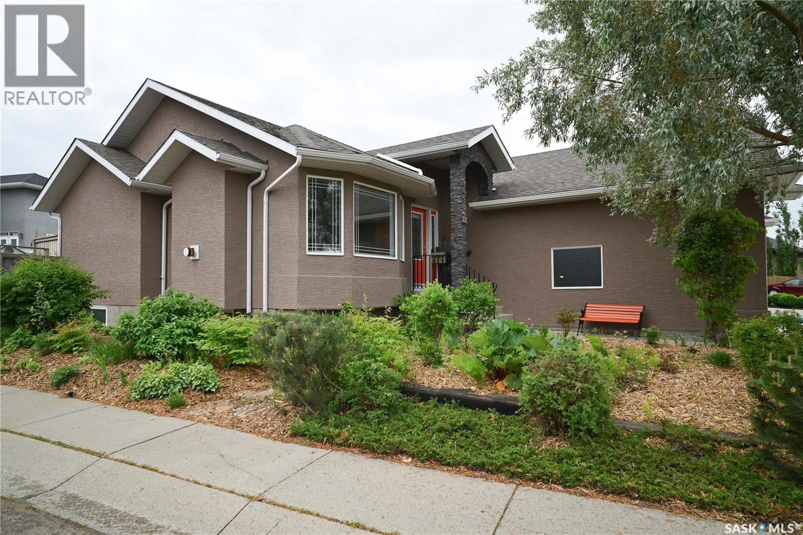 319 Stefaniuk Crescent, Saskatoon, SK
