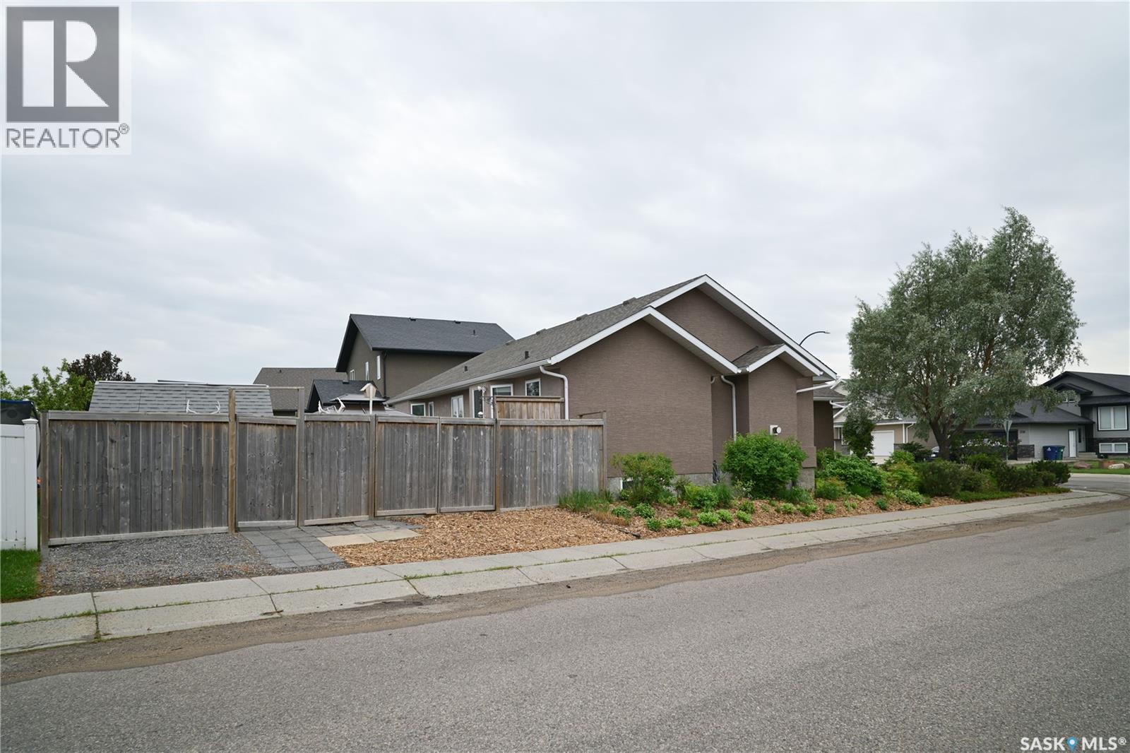 319 Stefaniuk Crescent, Saskatoon, SK