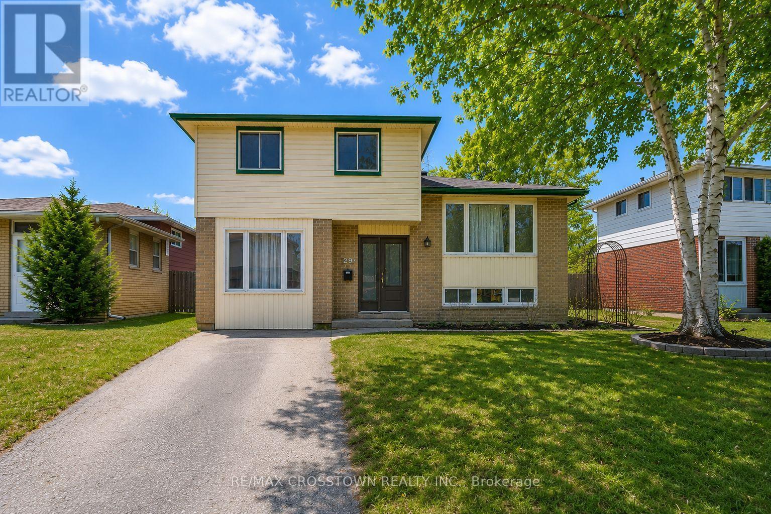 29 Baker Crescent, Barrie, ON