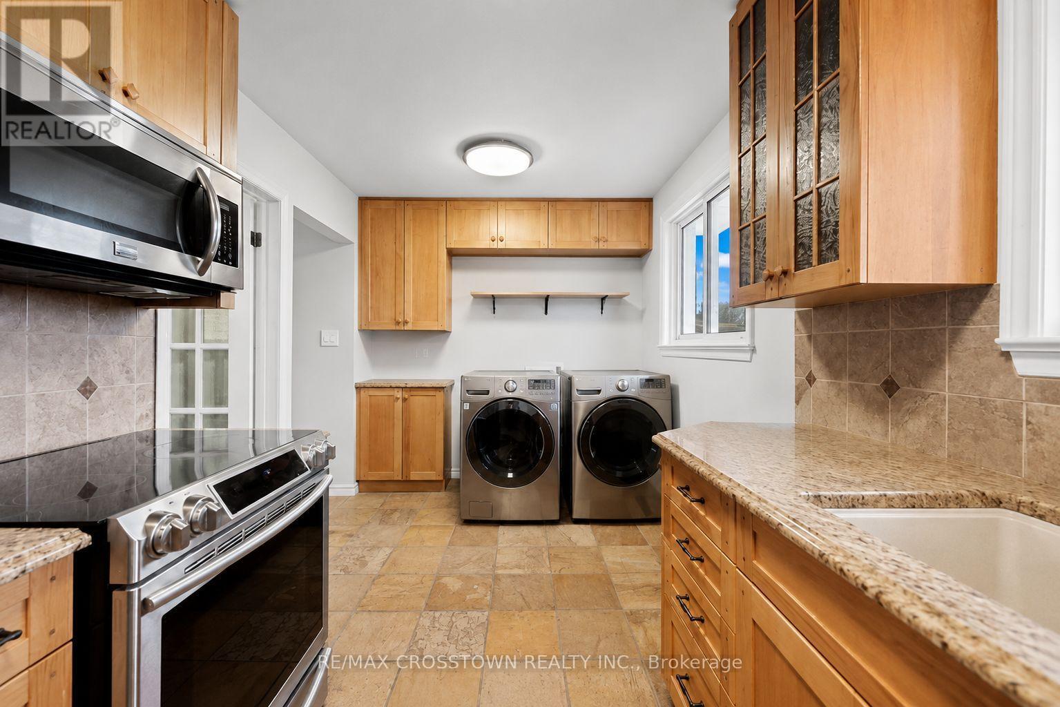 29 Baker Crescent, Barrie, ON