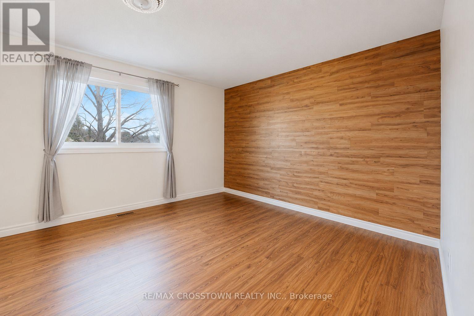 29 Baker Crescent, Barrie, ON