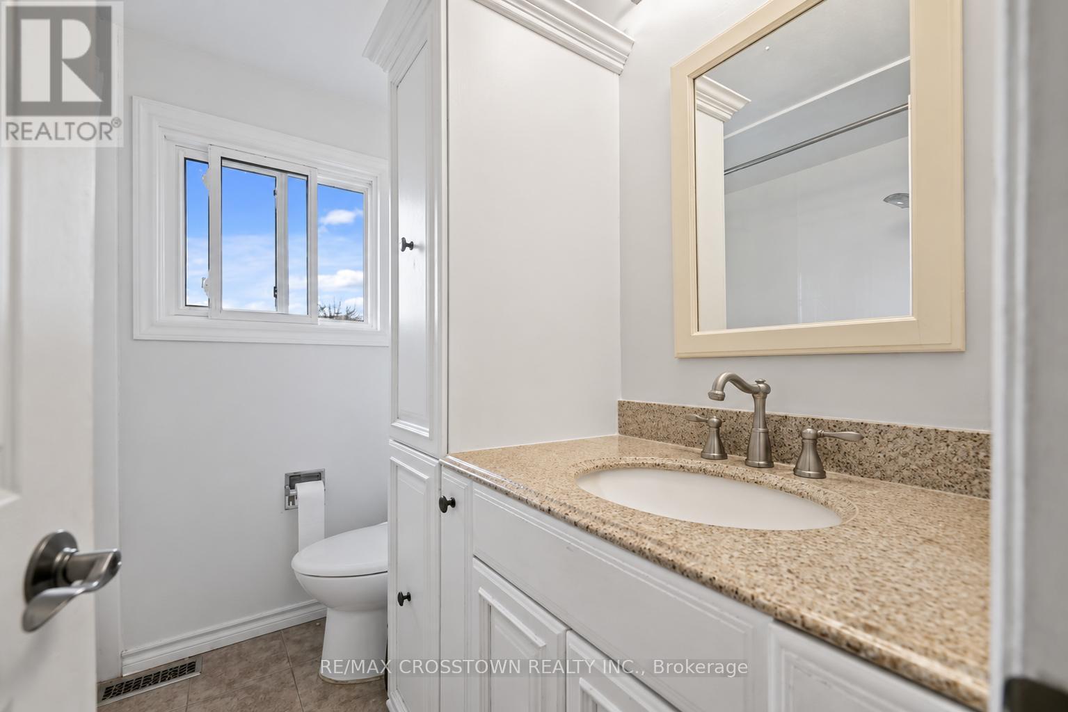29 Baker Crescent, Barrie, ON