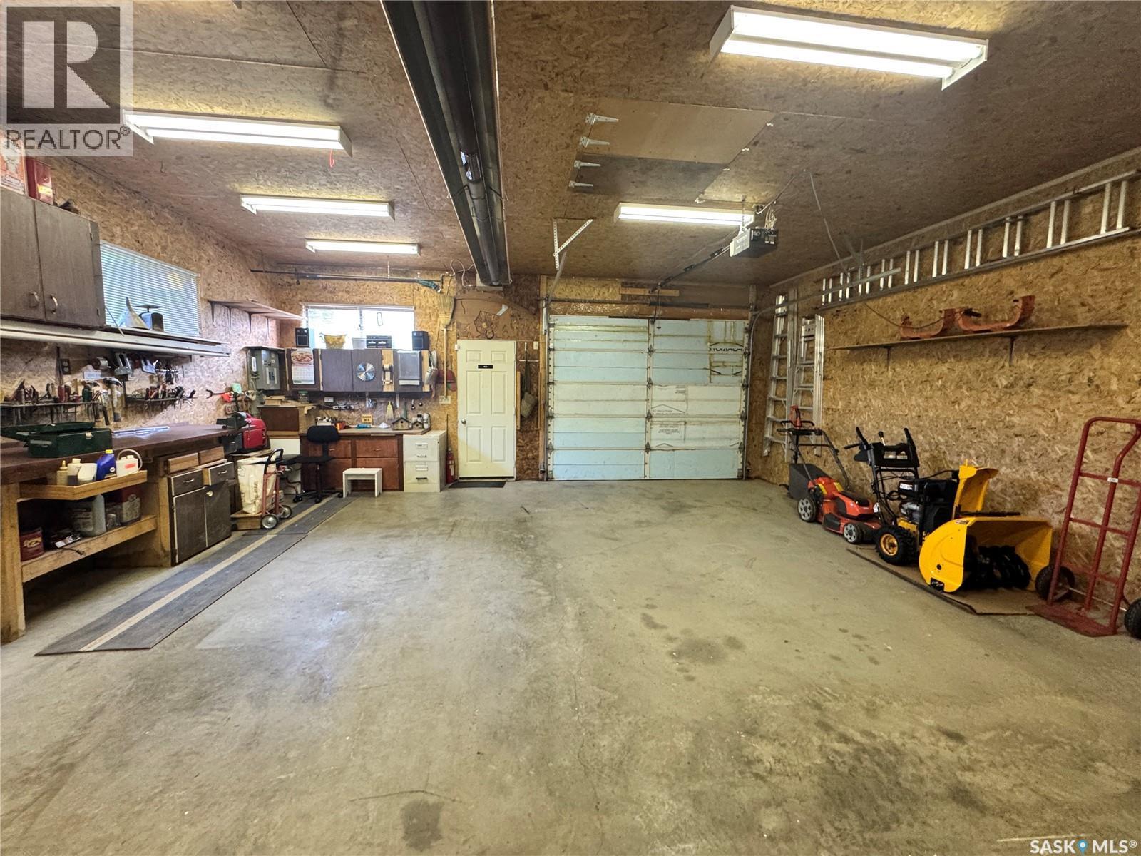 523 8Th Avenue W, Biggar, SK
