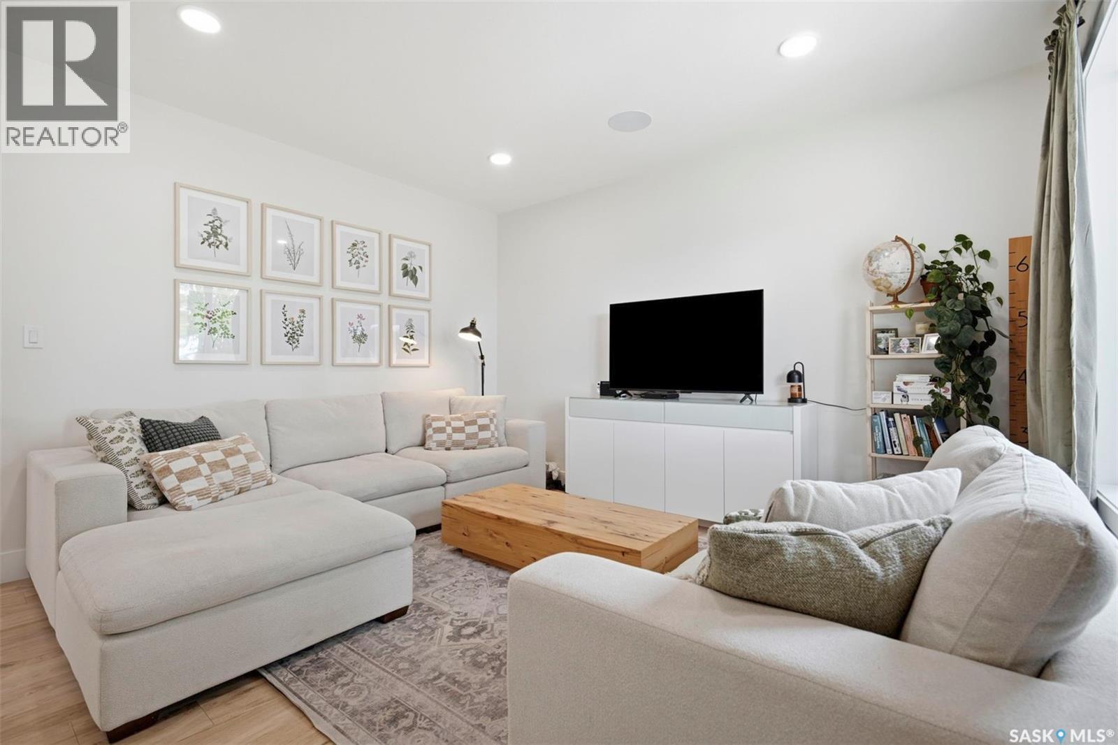 1532 D Avenue N, Saskatoon, SK