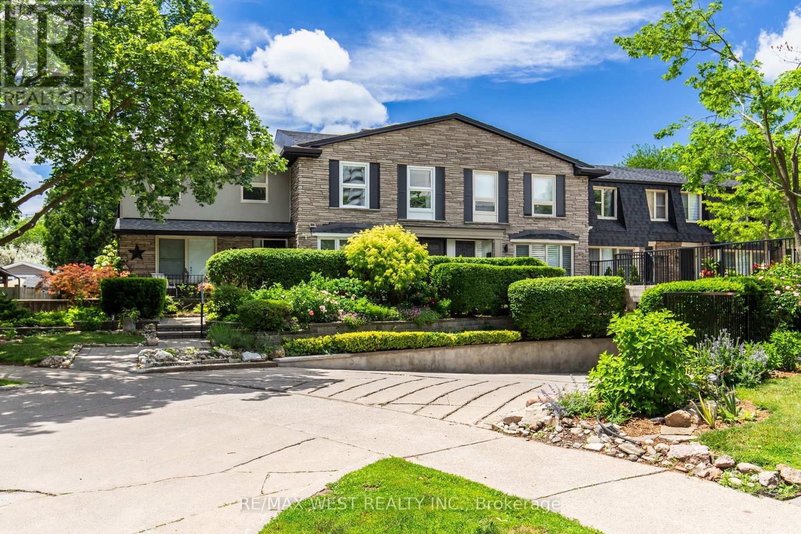 823 Hyde Road, Burlington, ON