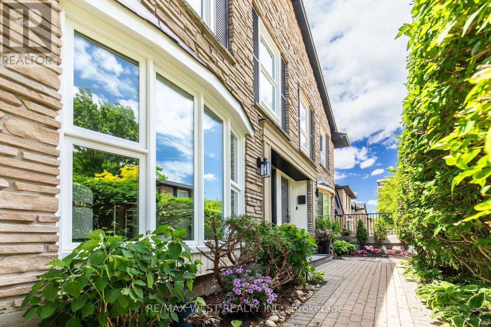 823 Hyde Road, Burlington, ON