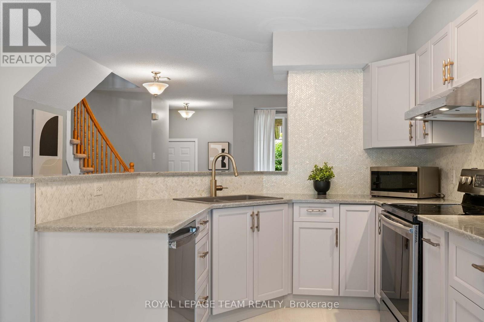 6 Folison Street, Ottawa, ON