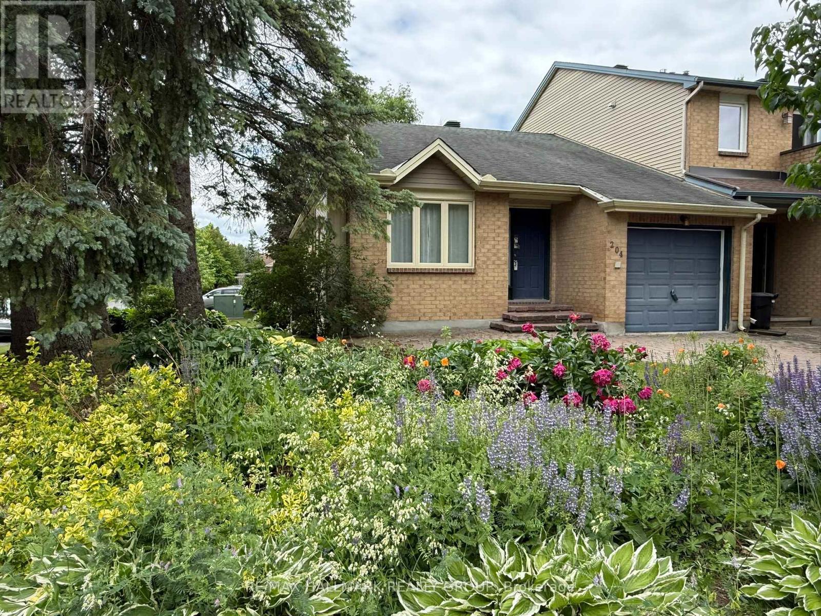 204 Dunbarton Court, Ottawa, ON