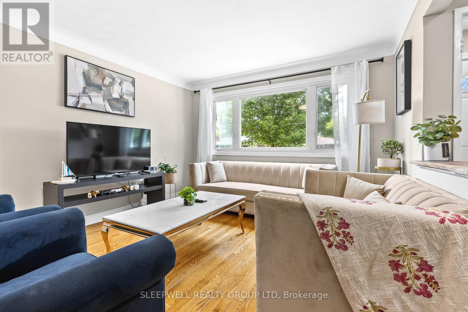 1486 Lepage Avenue, Ottawa, ON - Indoor Photo Showing Living Room