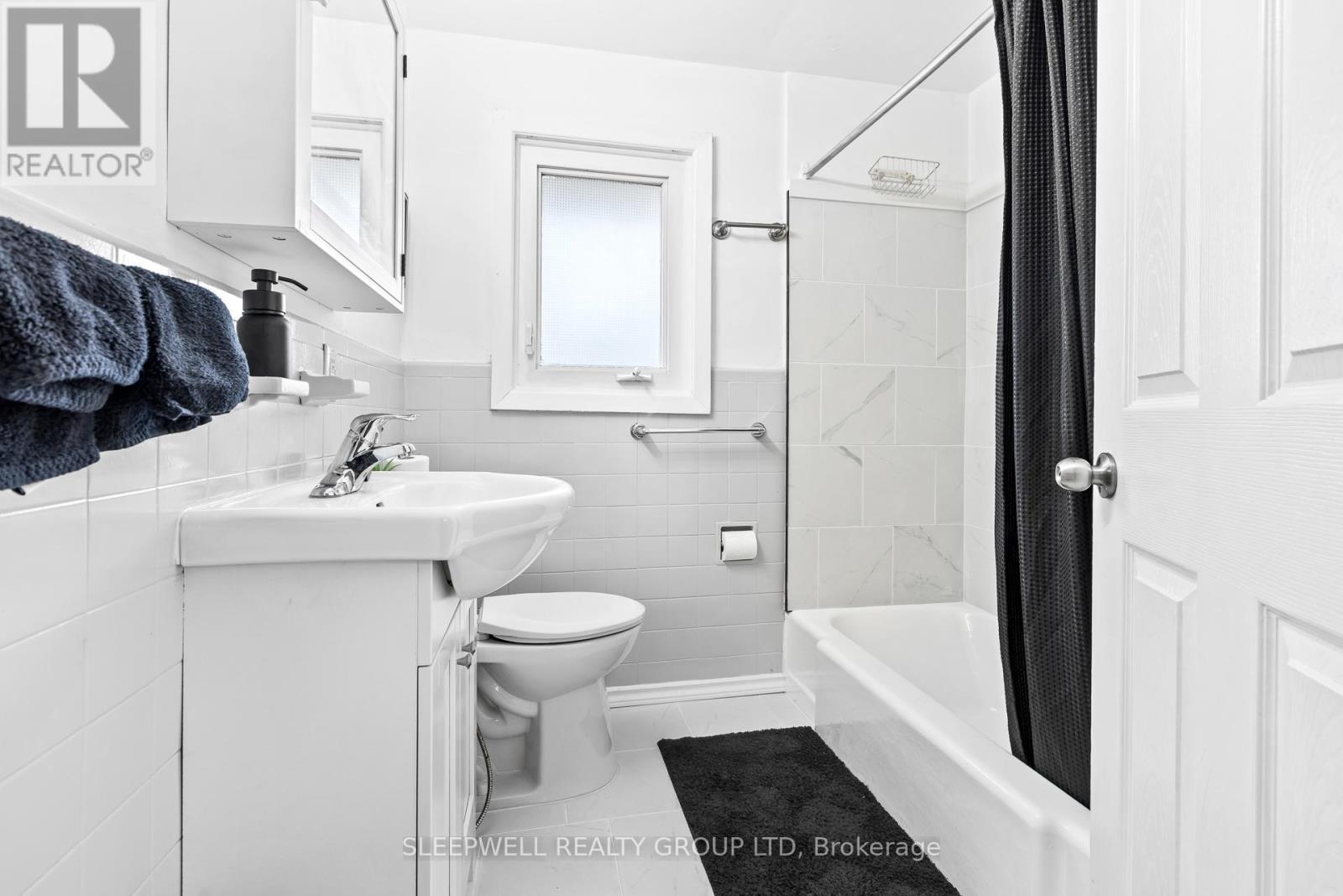 1486 Lepage Avenue, Ottawa, ON - Indoor Photo Showing Bathroom
