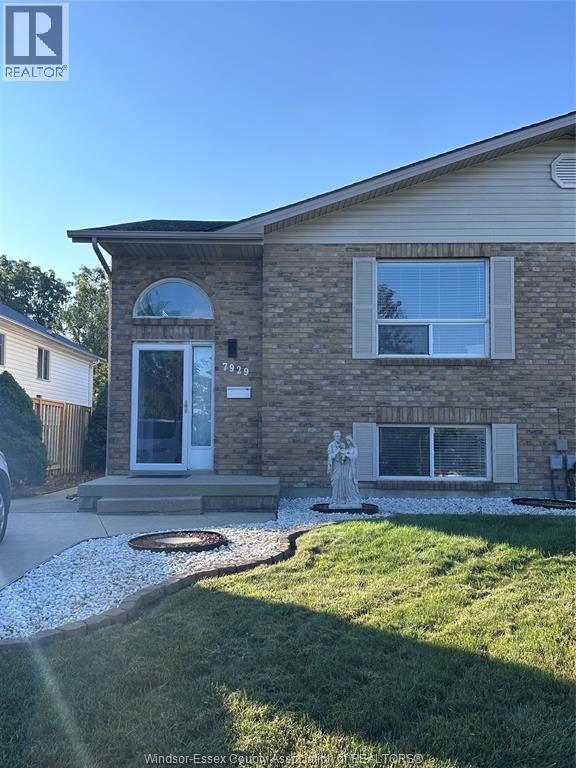 7929 Hawthorne Drive, Windsor, ON