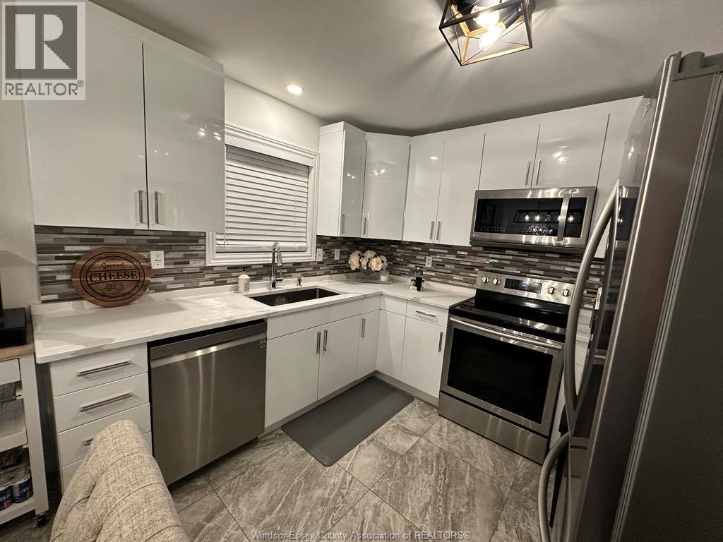 7929 Hawthorne Drive, Windsor, ON