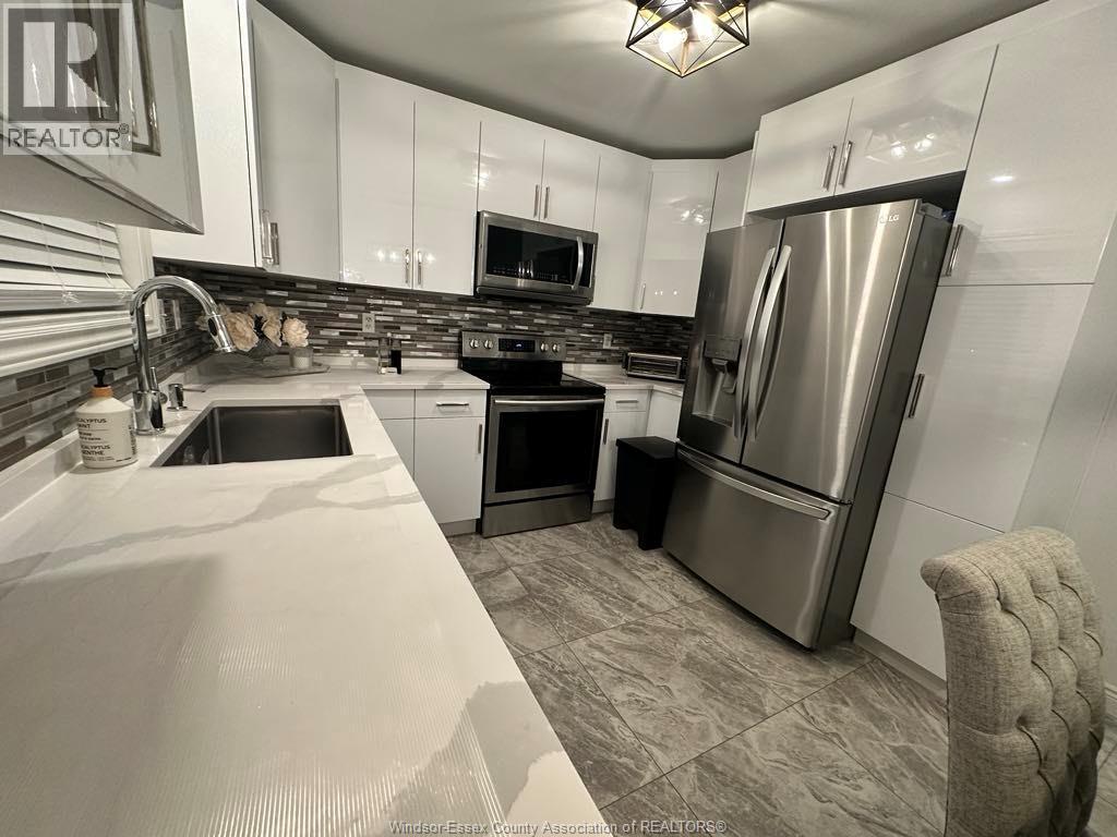 7929 Hawthorne Drive, Windsor, ON