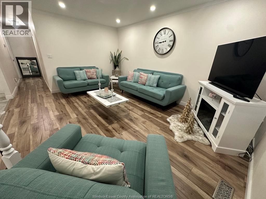 7929 Hawthorne Drive, Windsor, ON