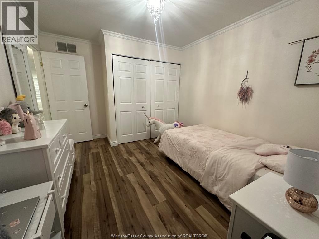 7929 Hawthorne Drive, Windsor, ON