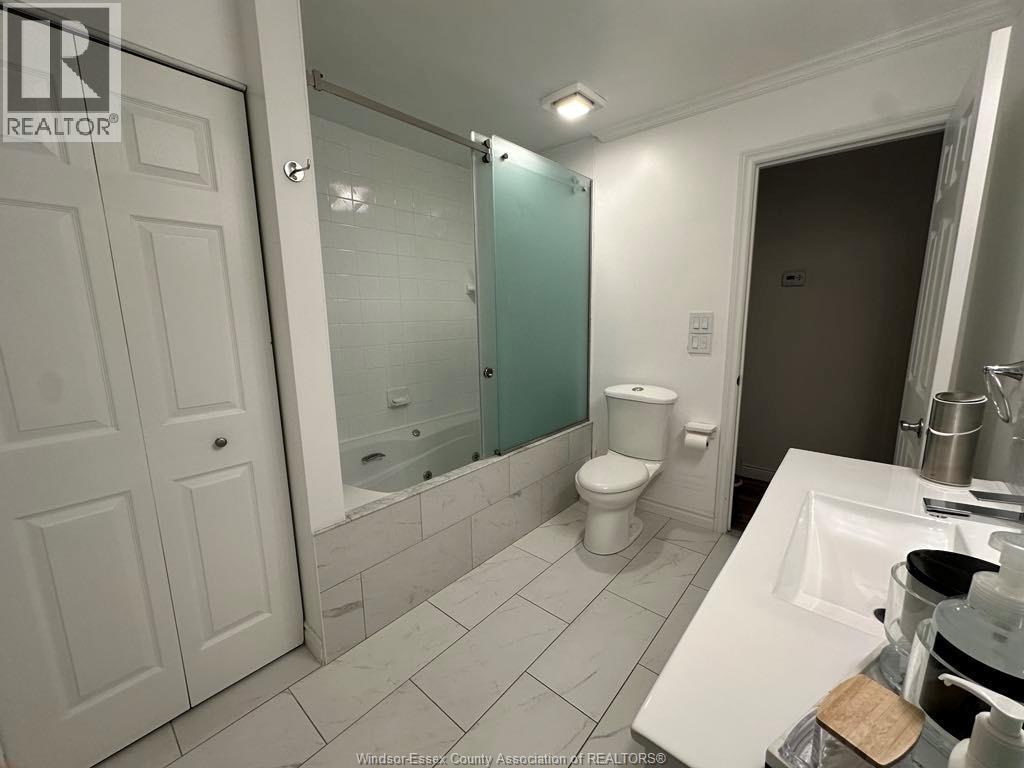 7929 Hawthorne Drive, Windsor, ON