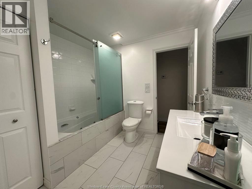 7929 Hawthorne Drive, Windsor, ON