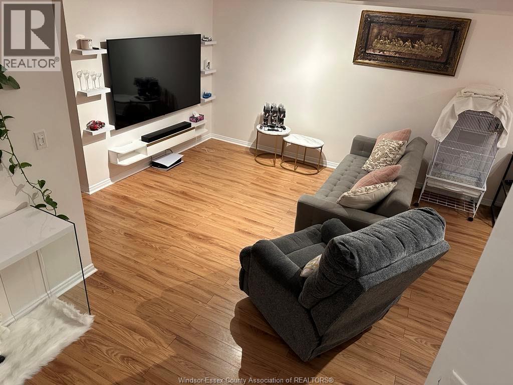 7929 Hawthorne Drive, Windsor, ON