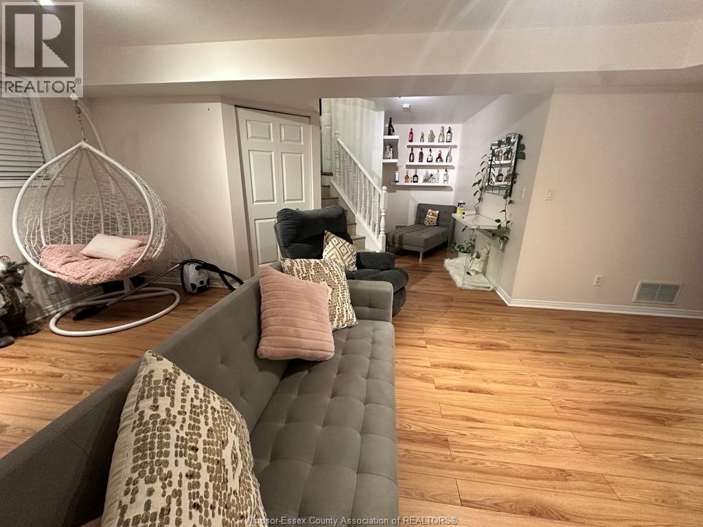 7929 Hawthorne Drive, Windsor, ON