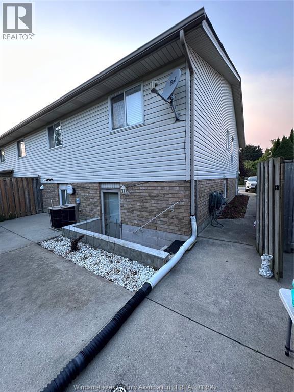 7929 Hawthorne Drive, Windsor, ON