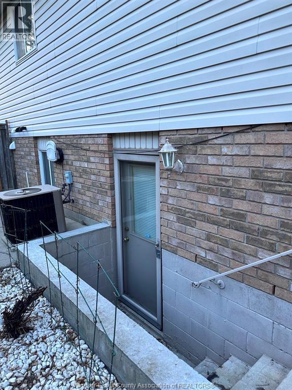 7929 Hawthorne Drive, Windsor, ON