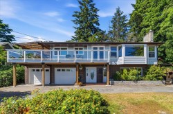422 Battie Dr Ladysmith, BC V9G 1V4