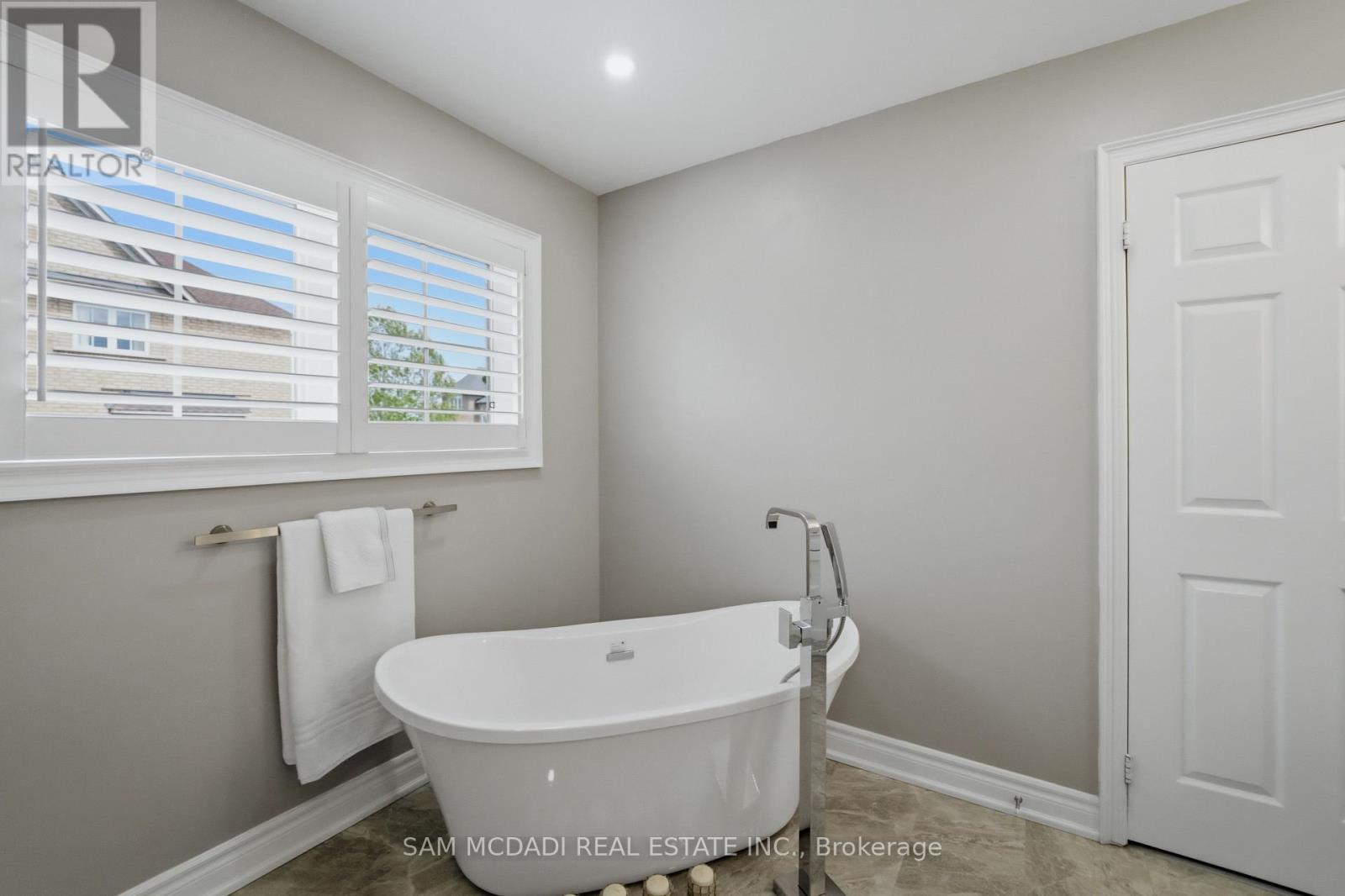 5 Whitbread Crescent, Ajax, ON