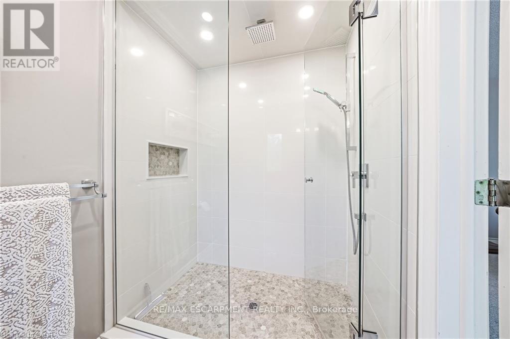 33 Golfview Crescent, Hamilton, ON