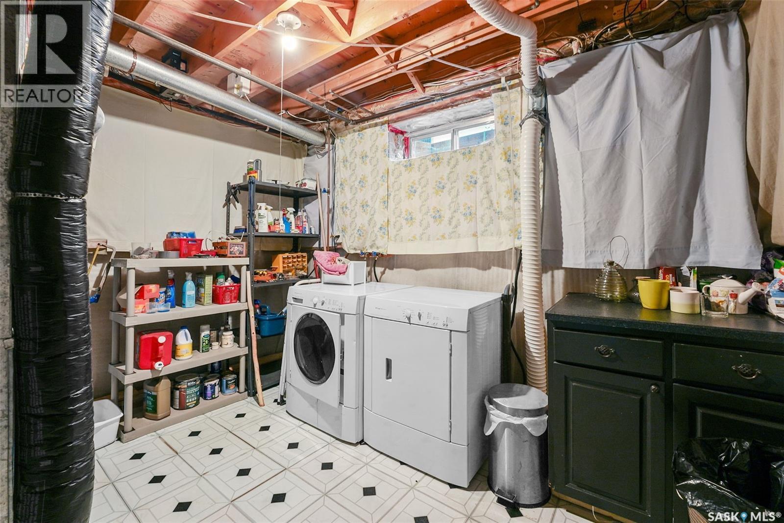 2711 Meadow Lane E, Regina, SK