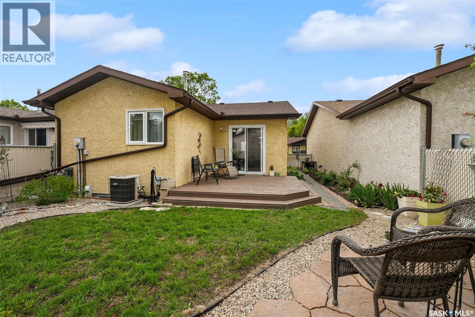 2711 Meadow Lane E, Regina, SK