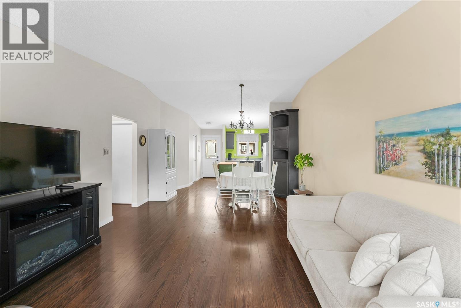 2711 Meadow Lane E, Regina, SK