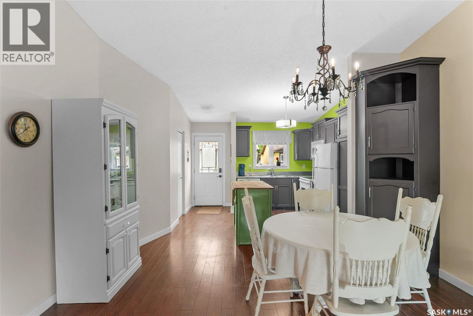 2711 Meadow Lane E, Regina, SK