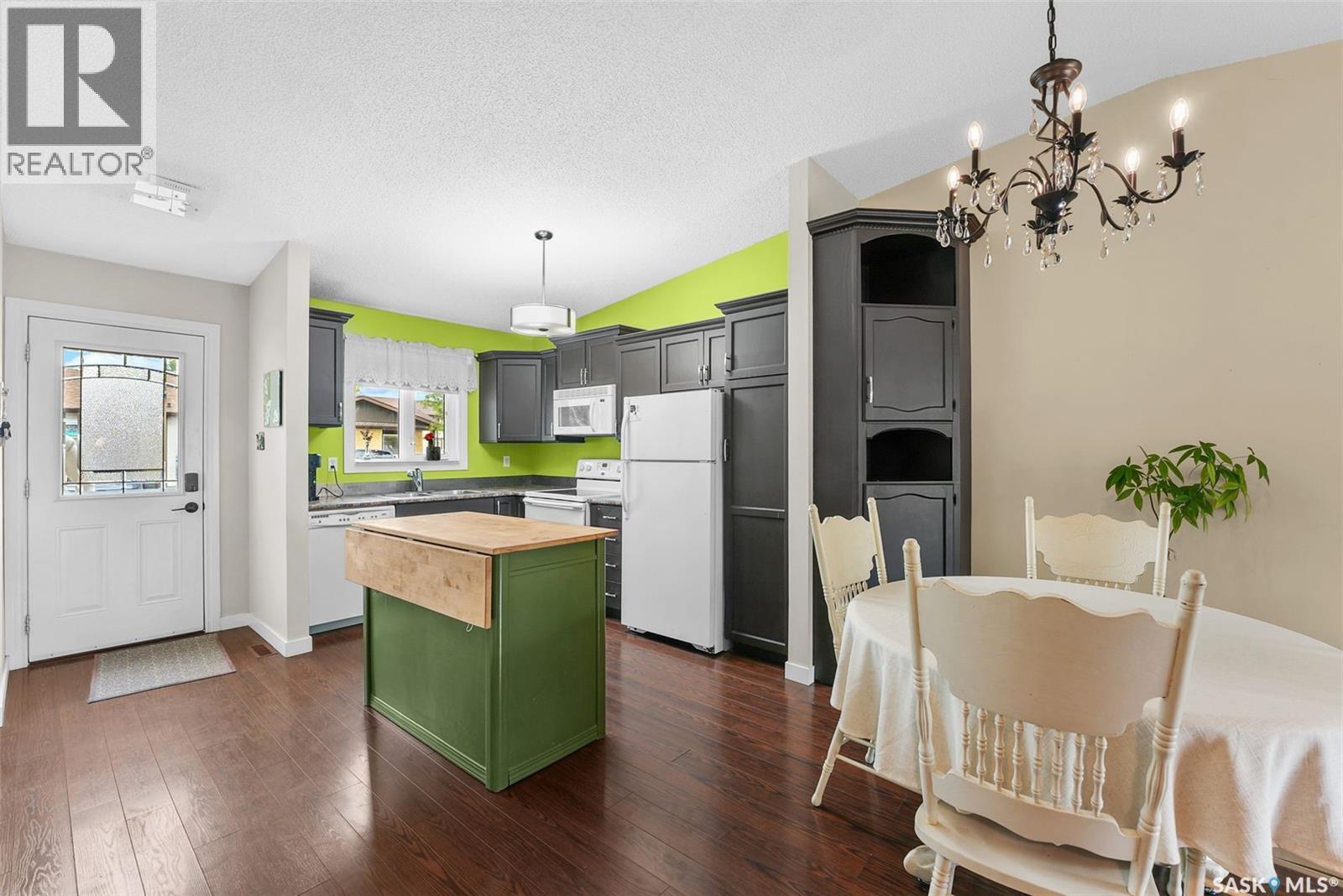 2711 Meadow Lane E, Regina, SK