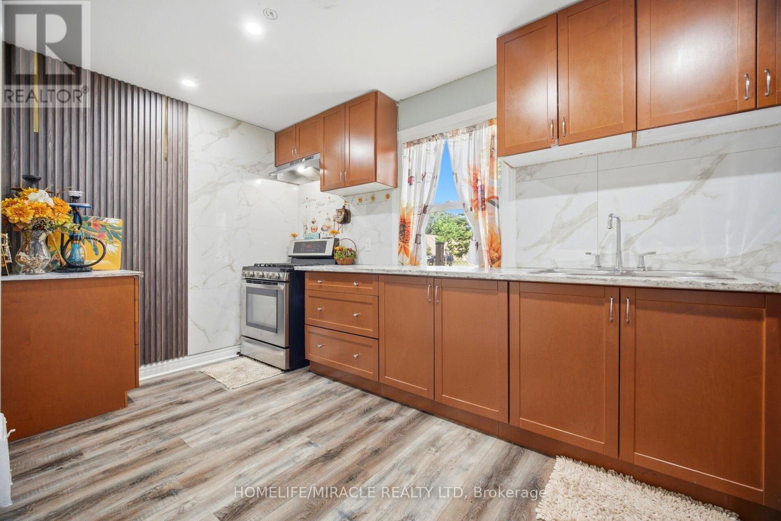 18 Glengrove Avenue, Hamilton, ON