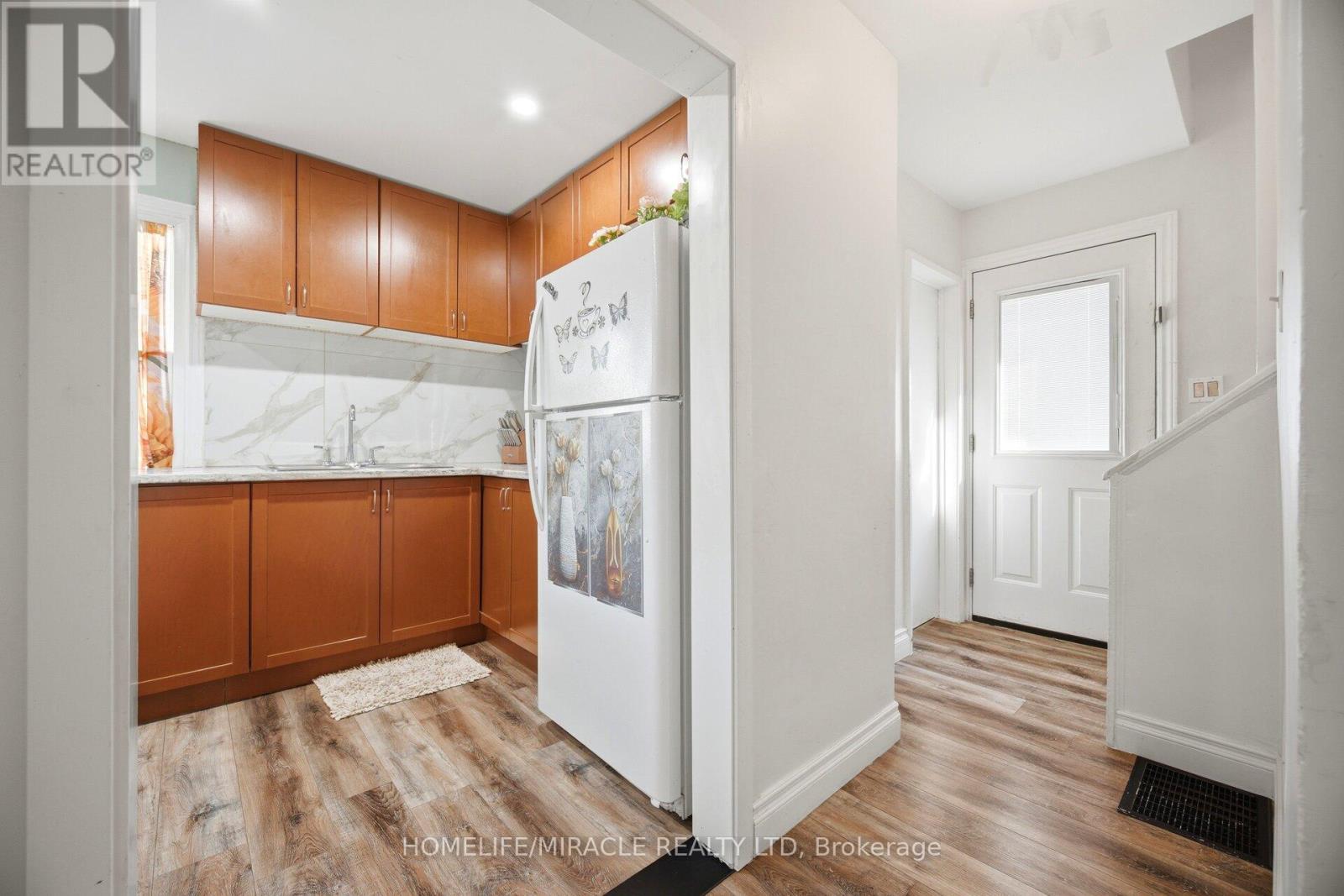 18 Glengrove Avenue, Hamilton, ON