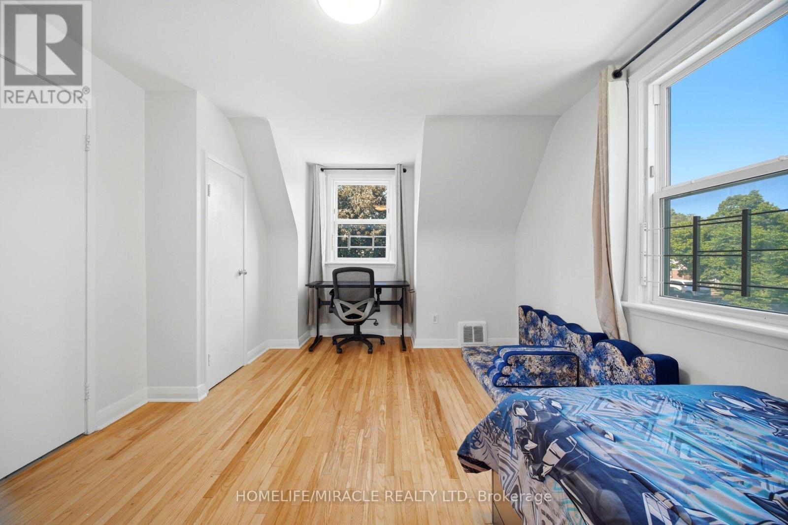 18 Glengrove Avenue, Hamilton, ON