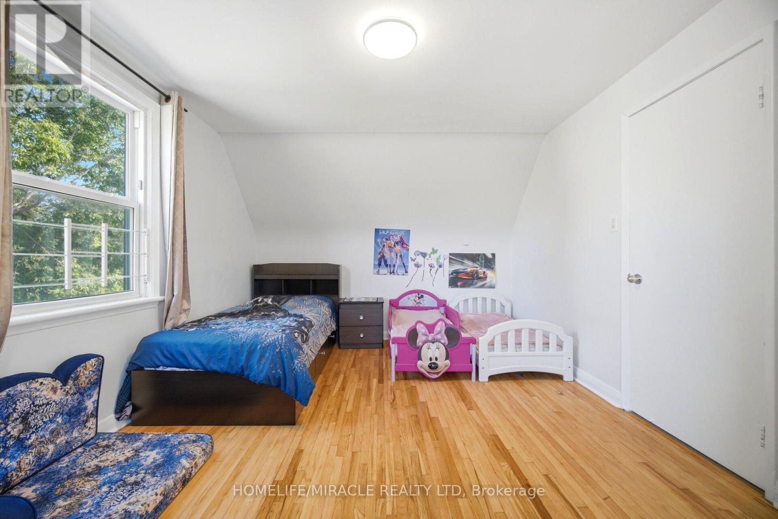 18 Glengrove Avenue, Hamilton, ON