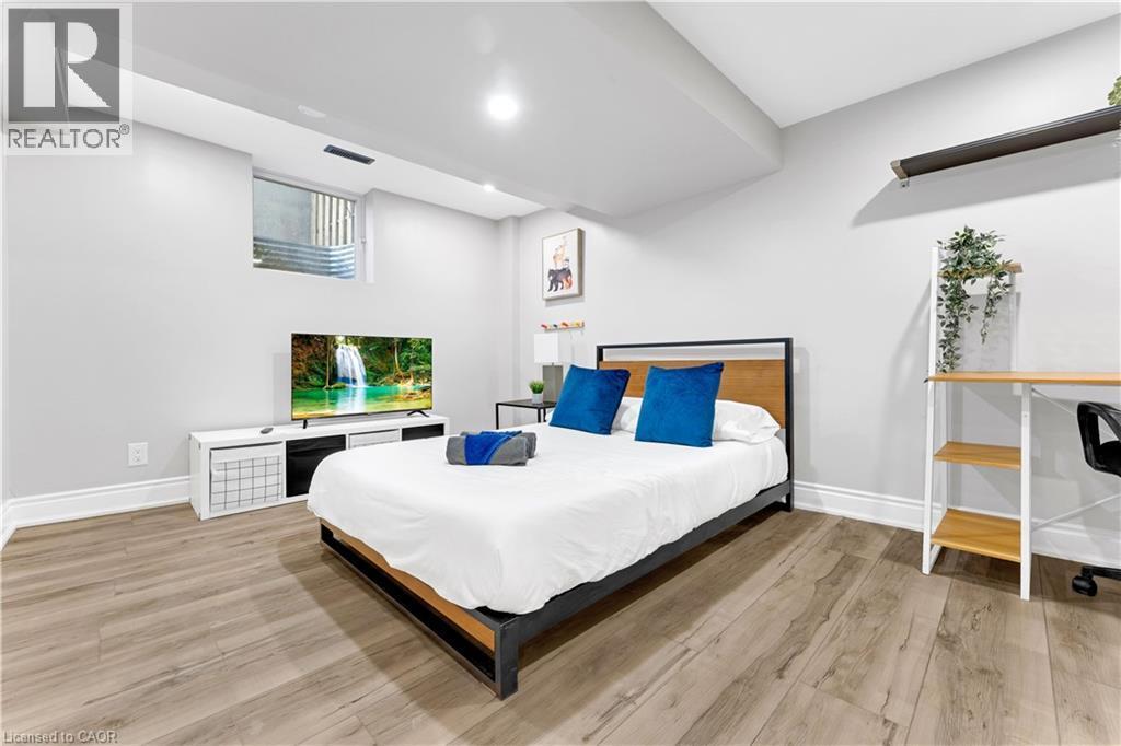 2258 Manchester Drive, Burlington, ON