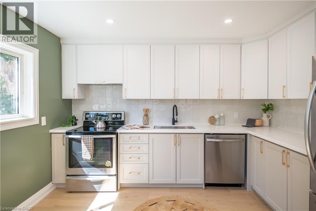 213 Rosslyn Avenue N, Hamilton, ON