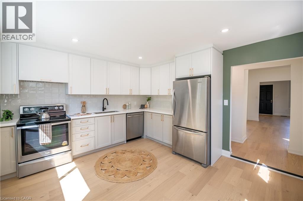 213 Rosslyn Avenue N, Hamilton, ON