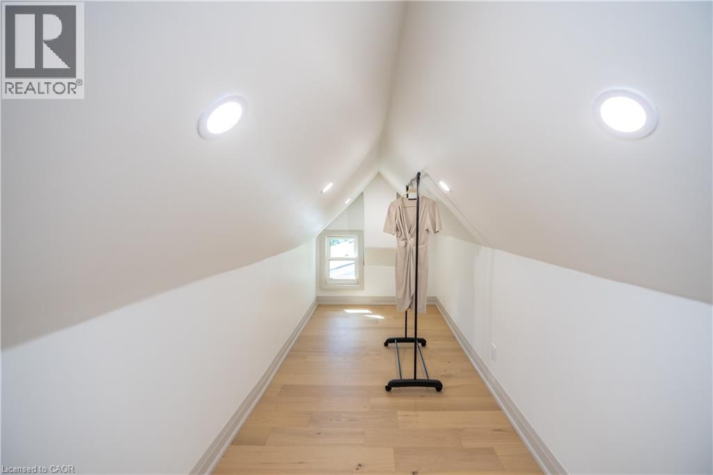 213 Rosslyn Avenue N, Hamilton, ON