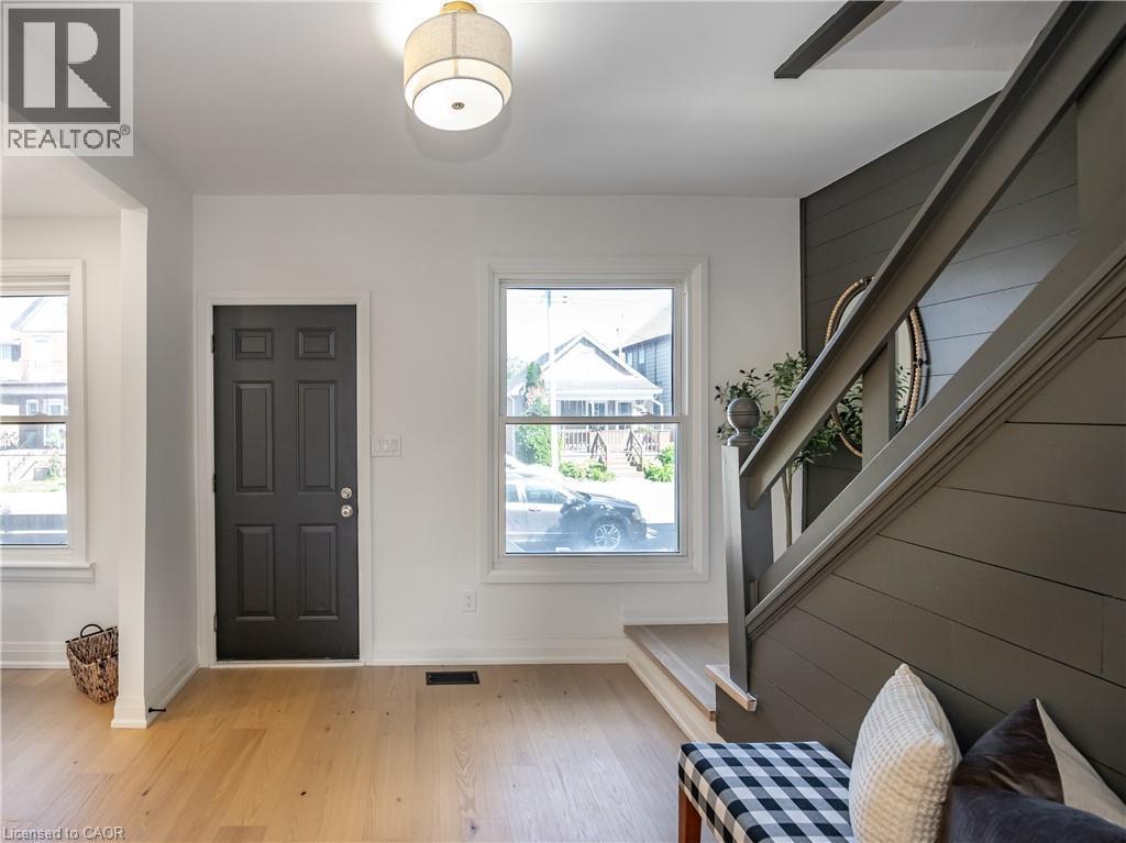213 Rosslyn Avenue N, Hamilton, ON