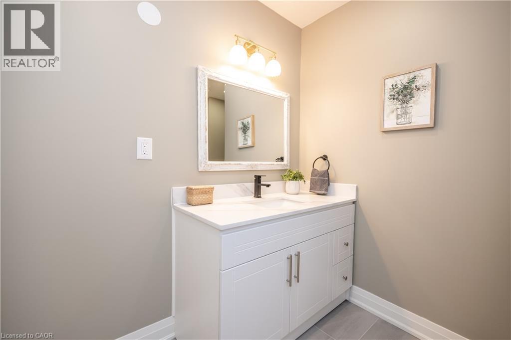 213 Rosslyn Avenue N, Hamilton, ON