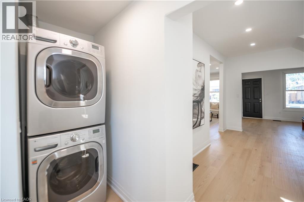 213 Rosslyn Avenue N, Hamilton, ON