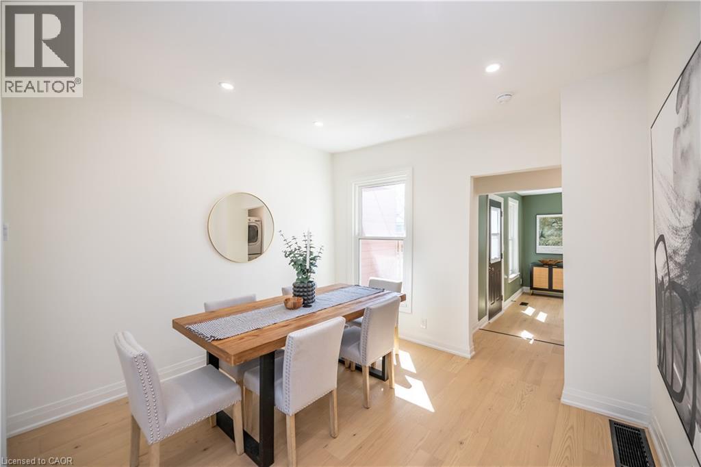 213 Rosslyn Avenue N, Hamilton, ON